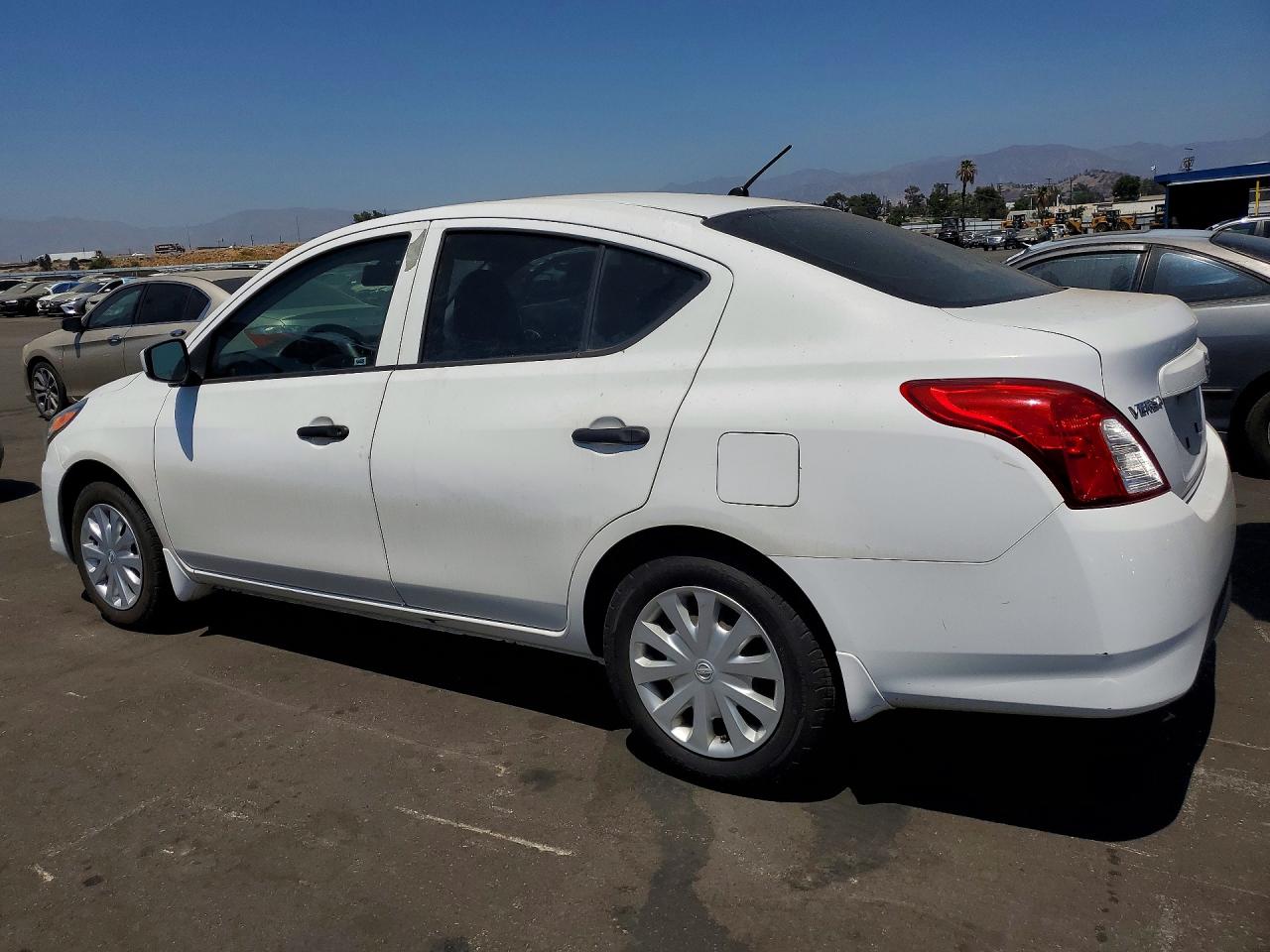 2017 NISSAN VERSA 1.6 S — снимка 2