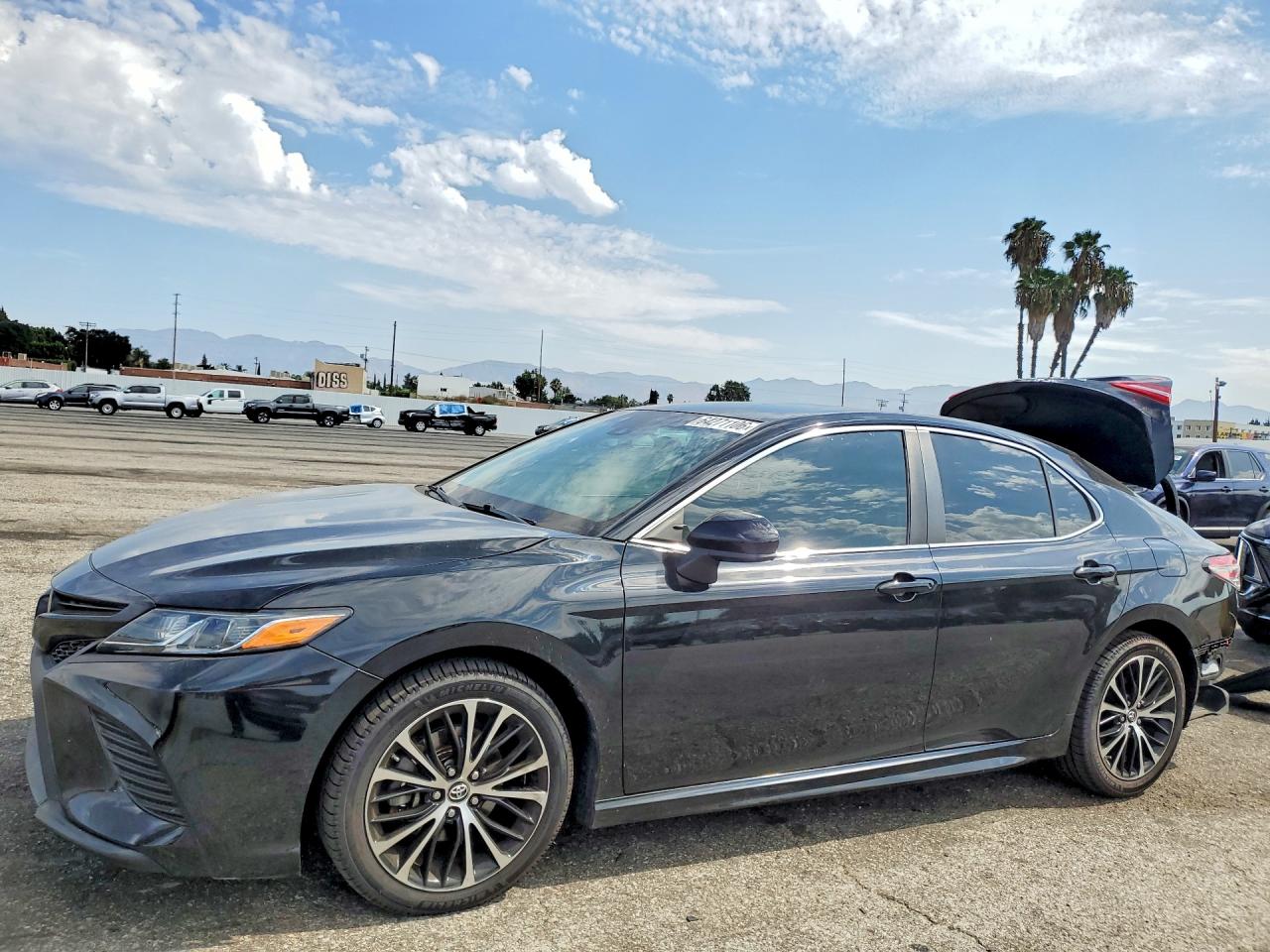 2018 TOYOTA CAMRY SE