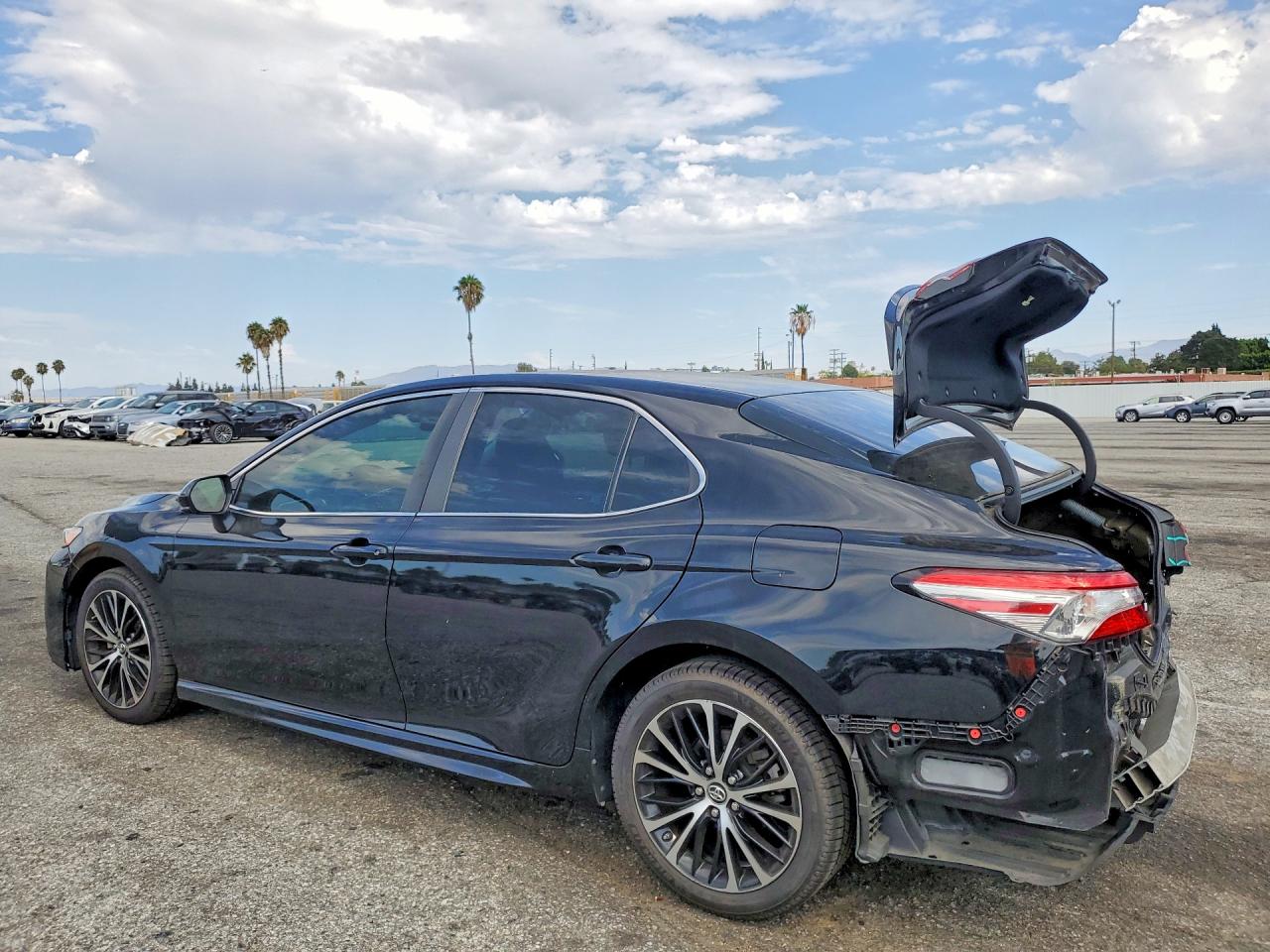 2018 TOYOTA CAMRY SE — снимка 2