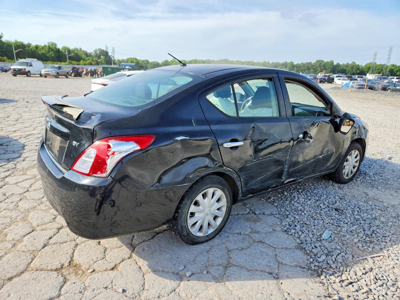 2017 NISSAN VERSA 1.6 SV — снимка 3