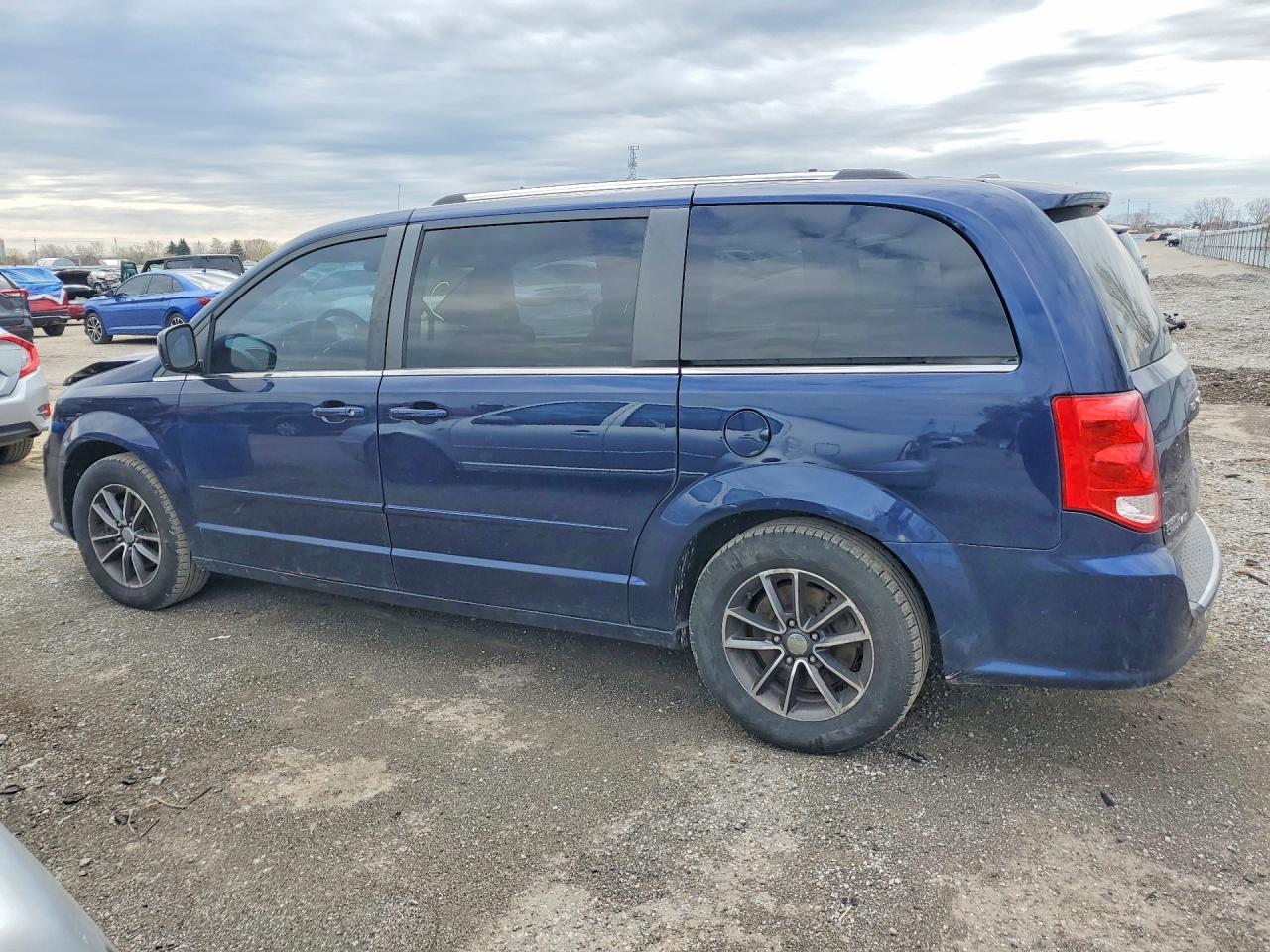2017 DODGE GRAND CARAVAN SE — снимка 2