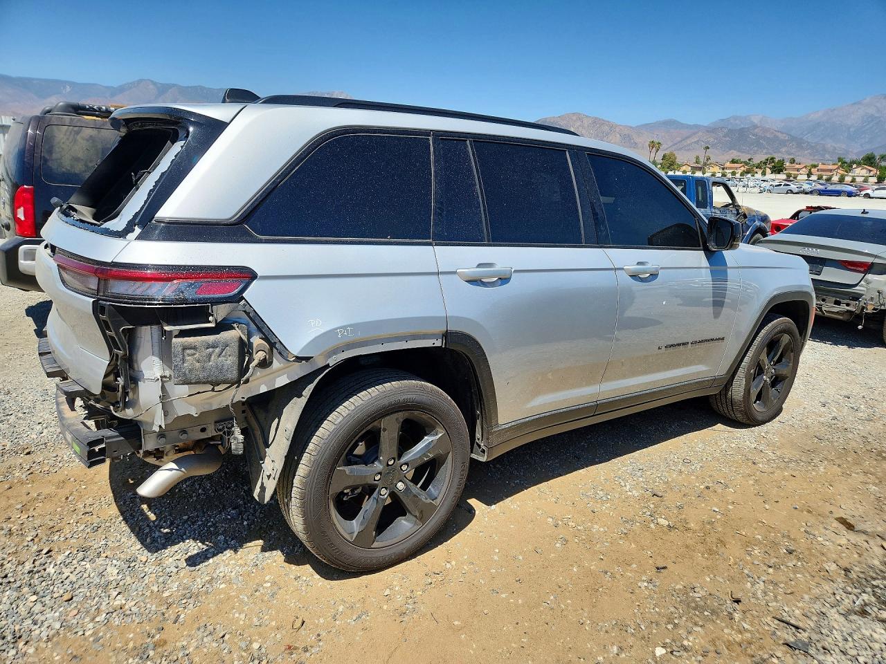 2024 JEEP GRAND CHEROKEE LAREDO — снимка 3