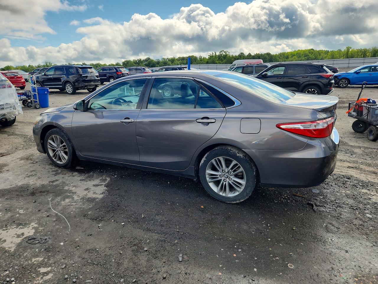 2017 TOYOTA CAMRY SE — снимка 2