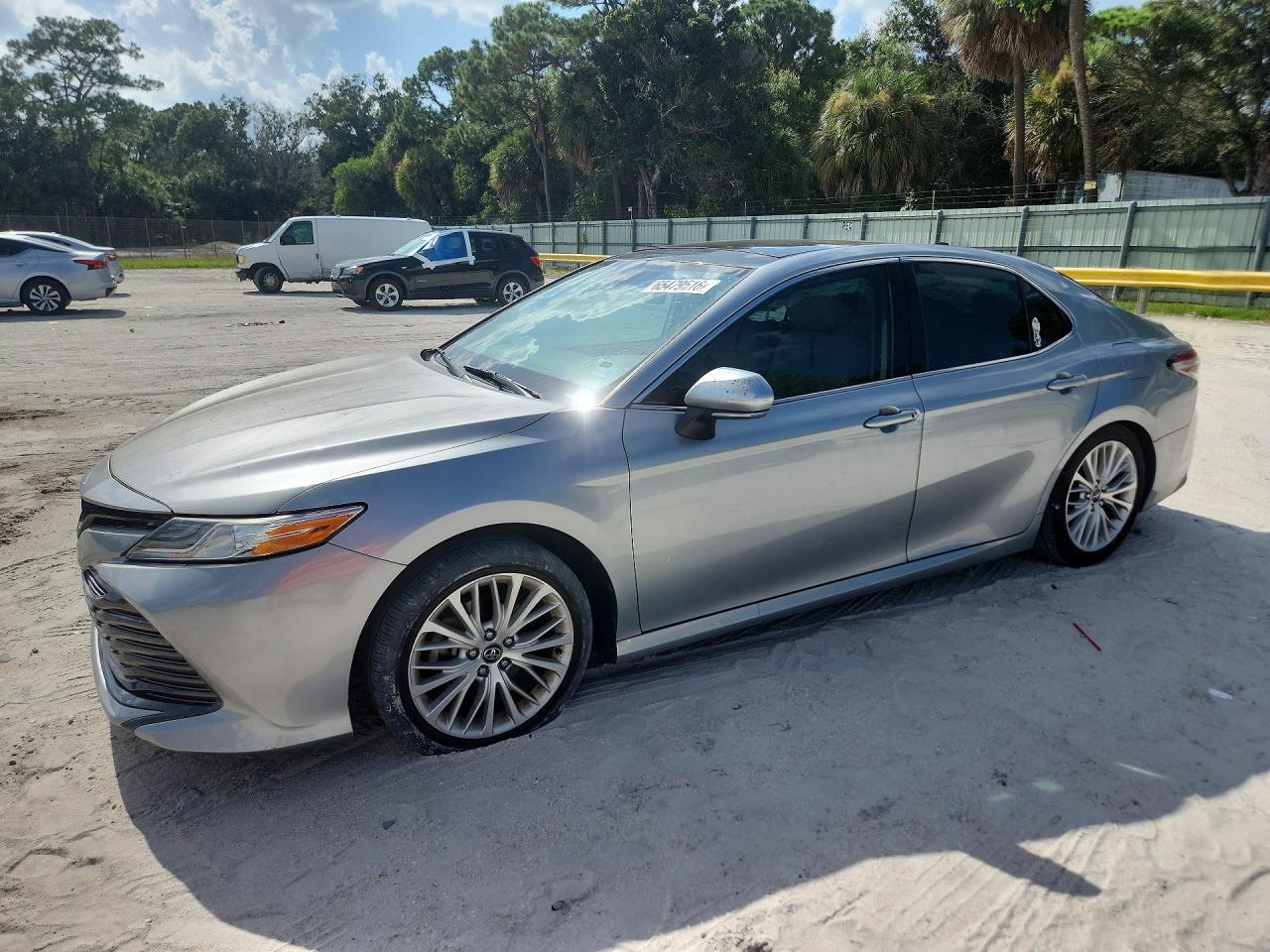 2020 TOYOTA CAMRY XLE