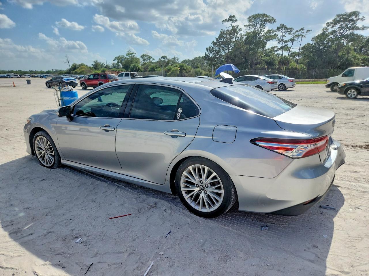 2020 TOYOTA CAMRY XLE — снимка 2