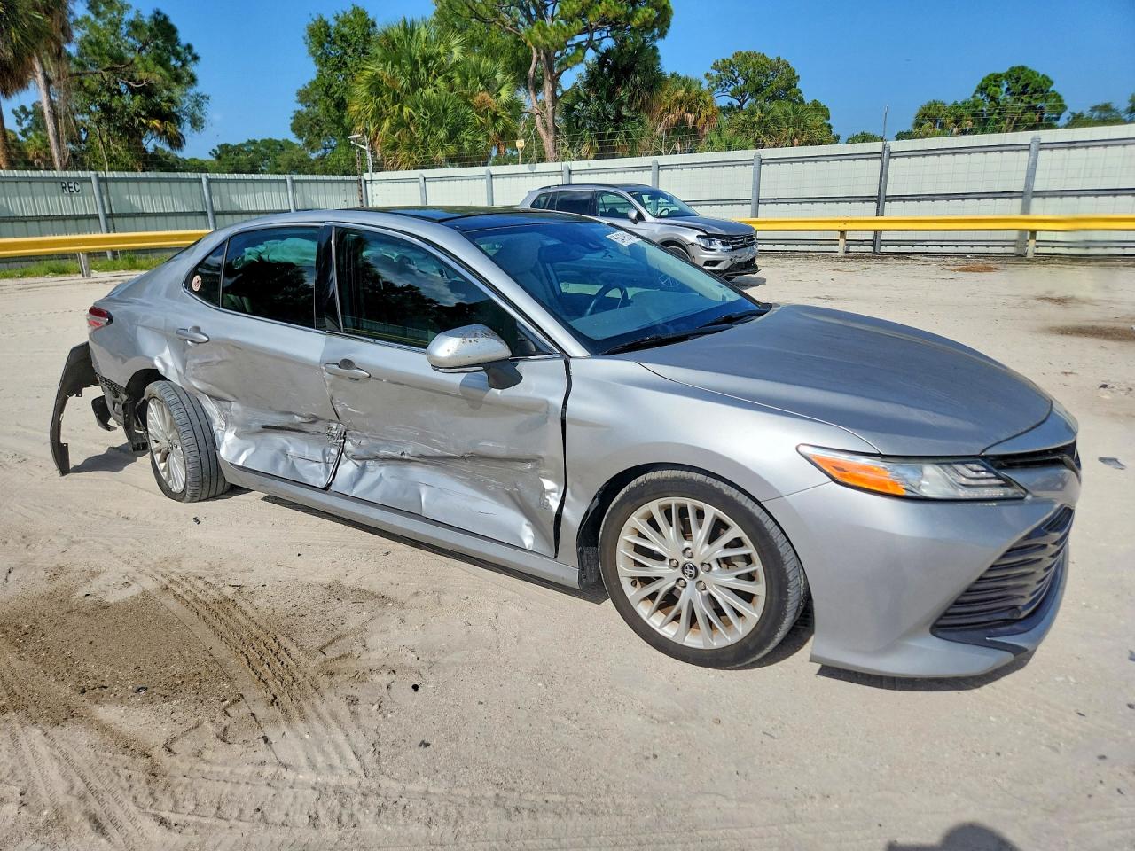 2020 TOYOTA CAMRY XLE — снимка 4