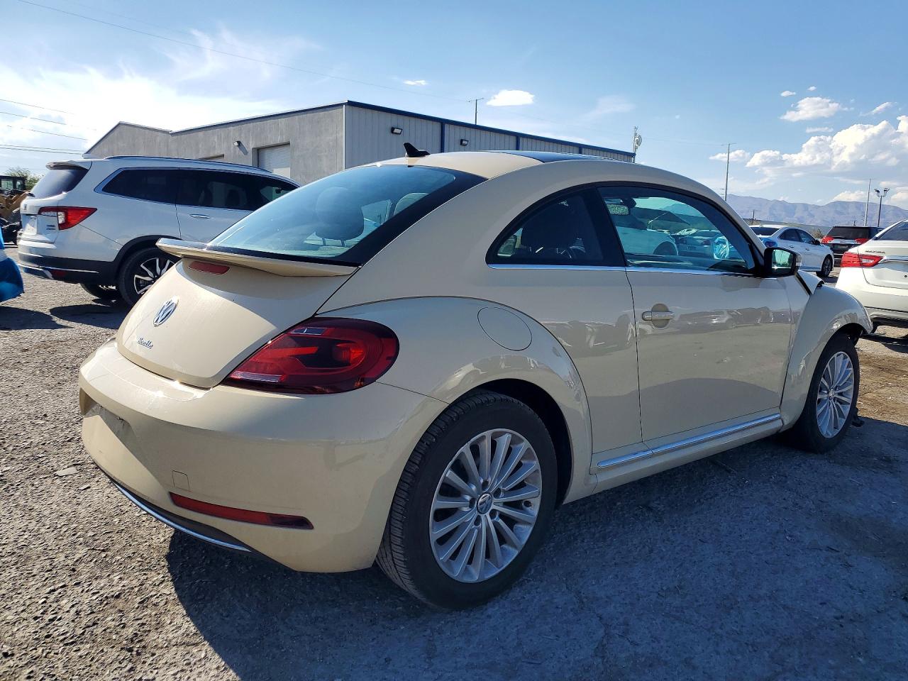 2019 VOLKSWAGEN BEETLE S — снимка 3