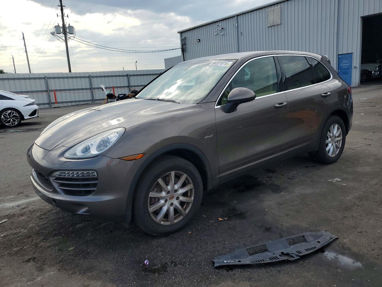 2013 PORSCHE CAYENNE