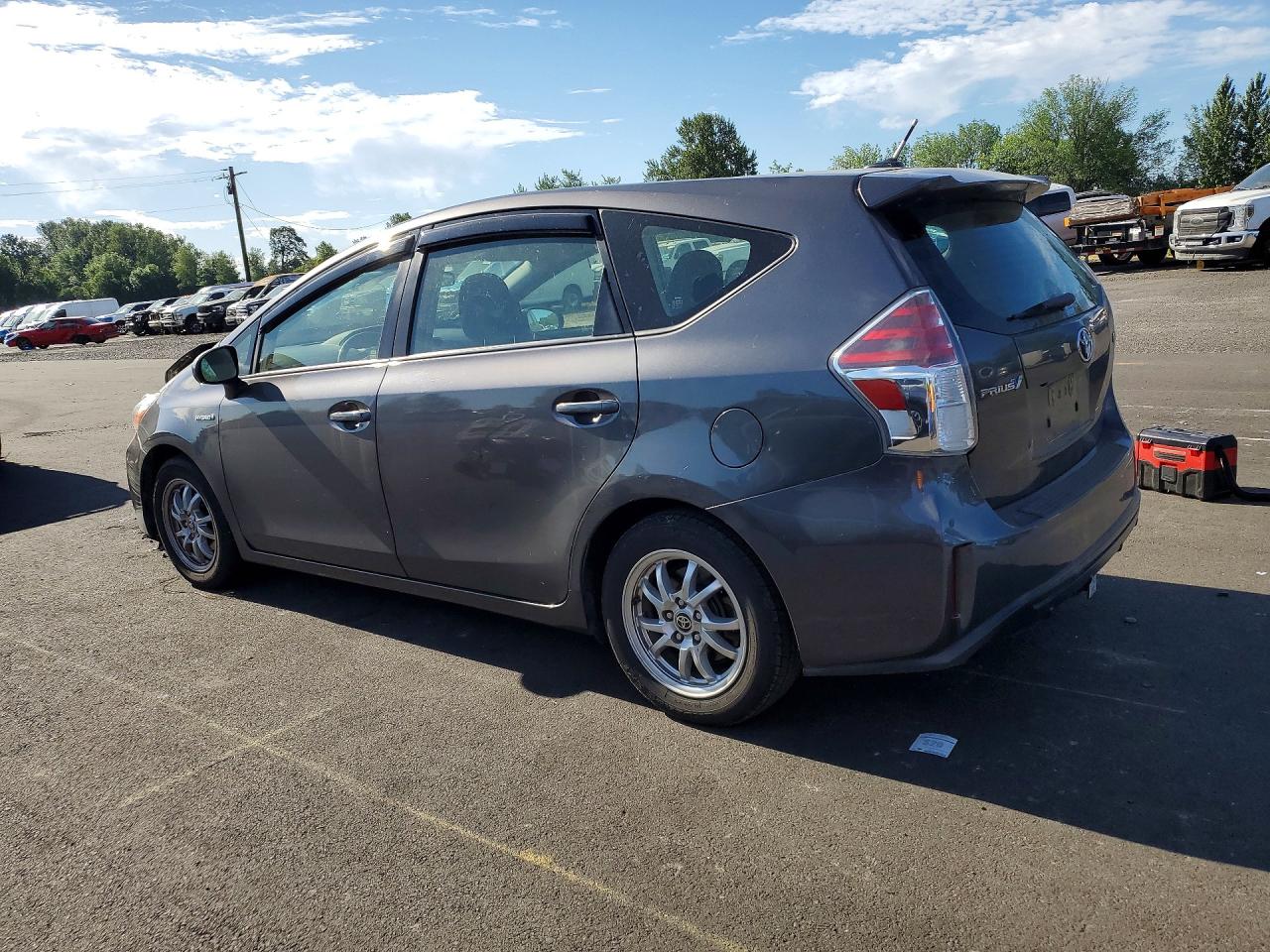 2015 TOYOTA PRIUS V THREE — снимка 2