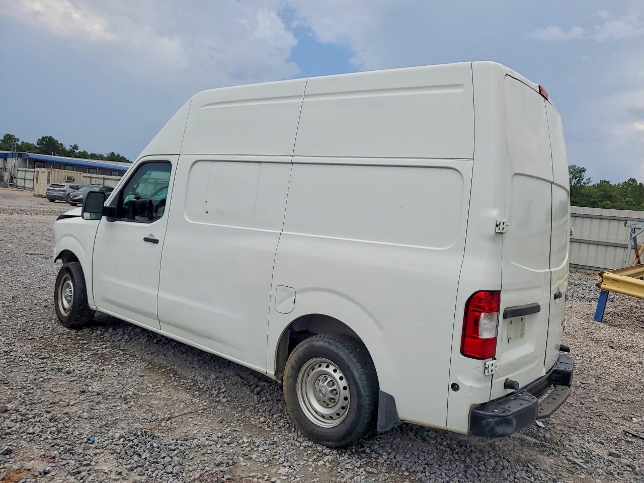 2017 NISSAN NV 2500 HD S — снимка 2