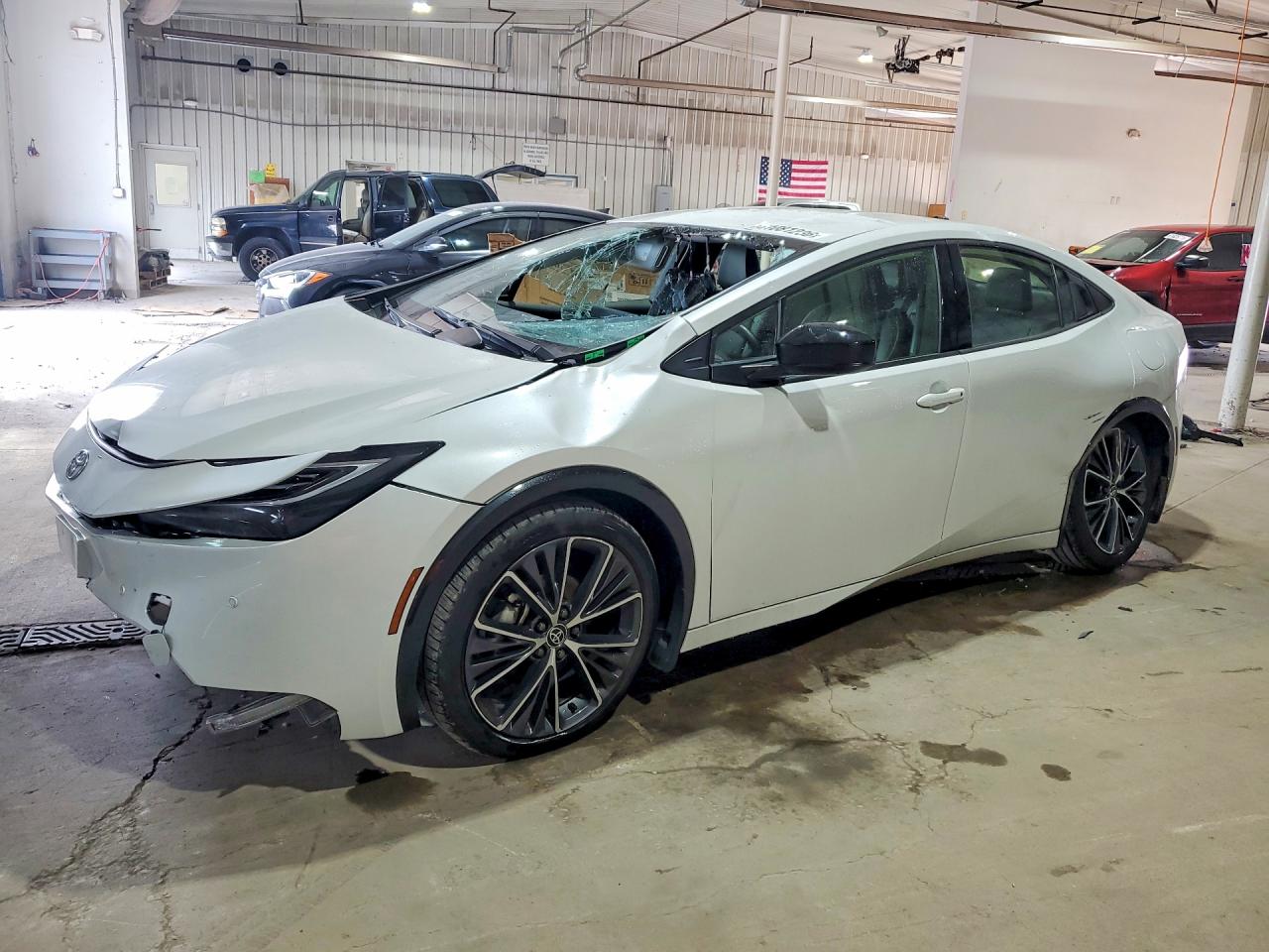 2024 TOYOTA PRIUS XLE