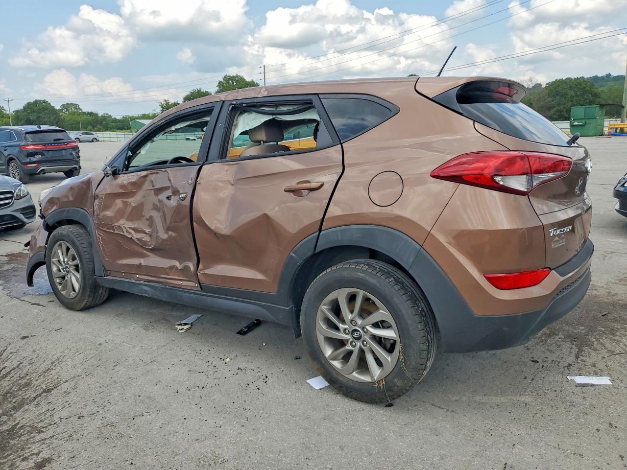 2017 HYUNDAI TUCSON SE — снимка 2