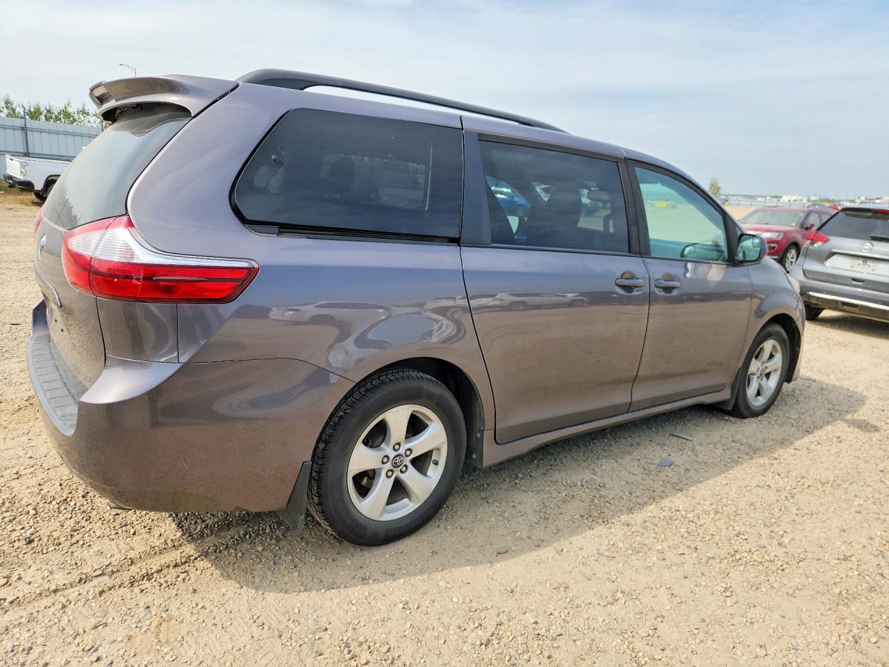 2019 TOYOTA SIENNA LE — снимка 3