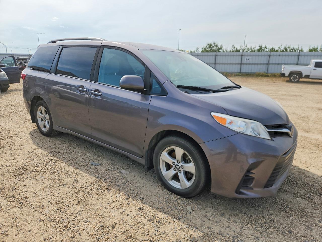 2019 TOYOTA SIENNA LE — снимка 4