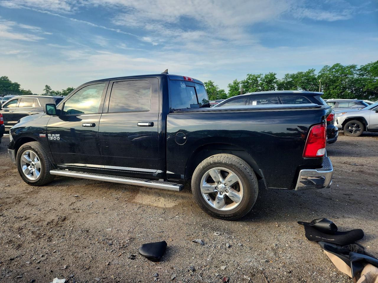 2015 RAM 1500 SLT — снимка 2