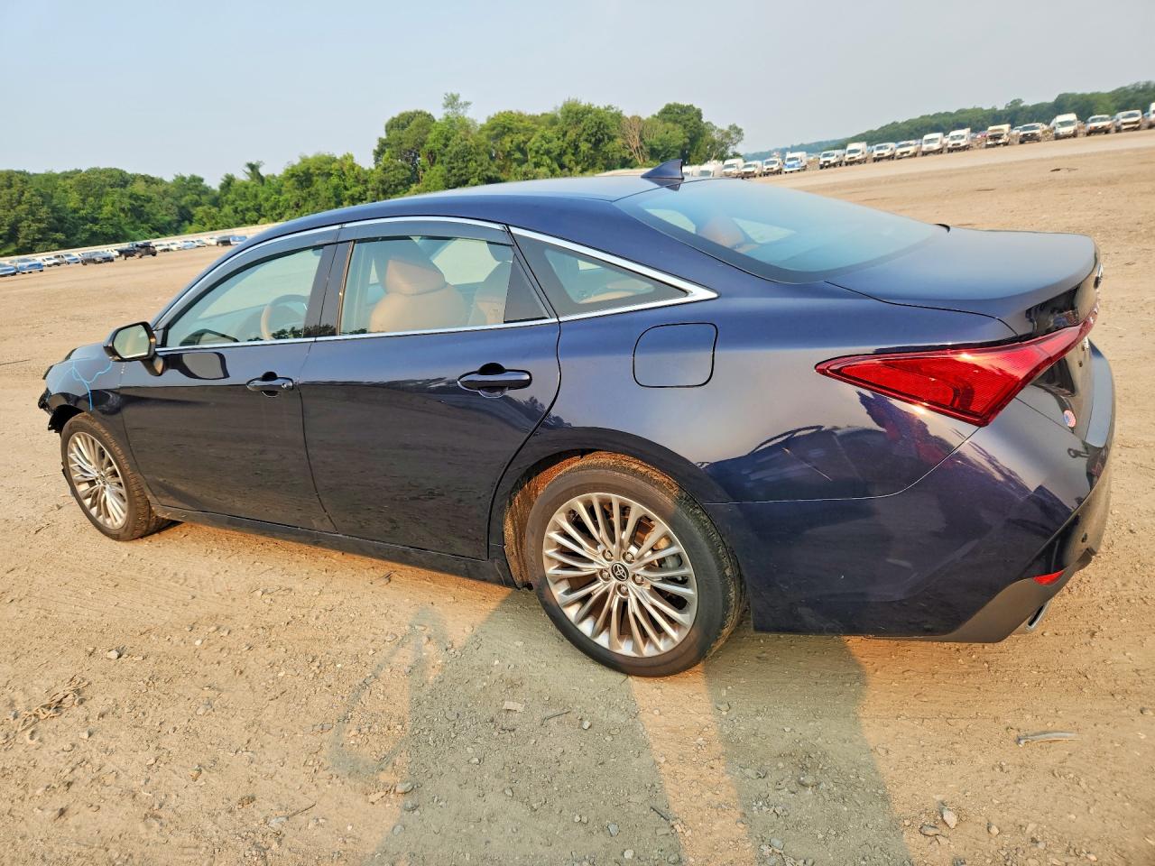 2022 TOYOTA AVALON LIMITED — снимка 2