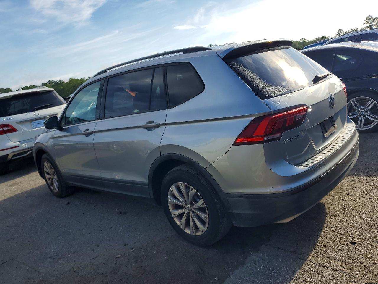 2019 VOLKSWAGEN TIGUAN S — снимка 2