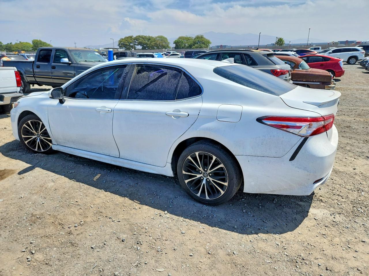 2020 TOYOTA CAMRY SE — снимка 2