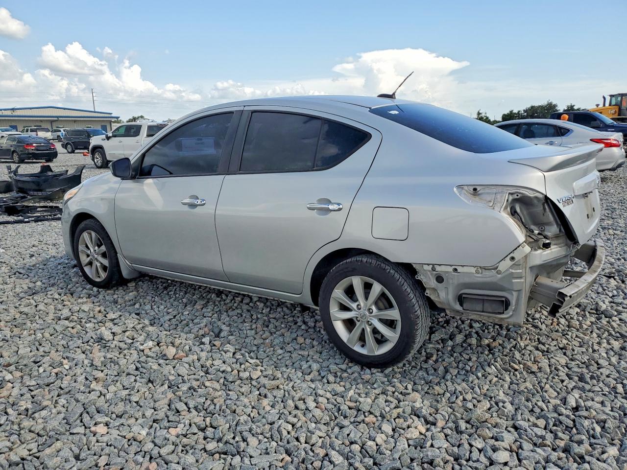 2017 NISSAN VERSA 1.6 SL — снимка 2