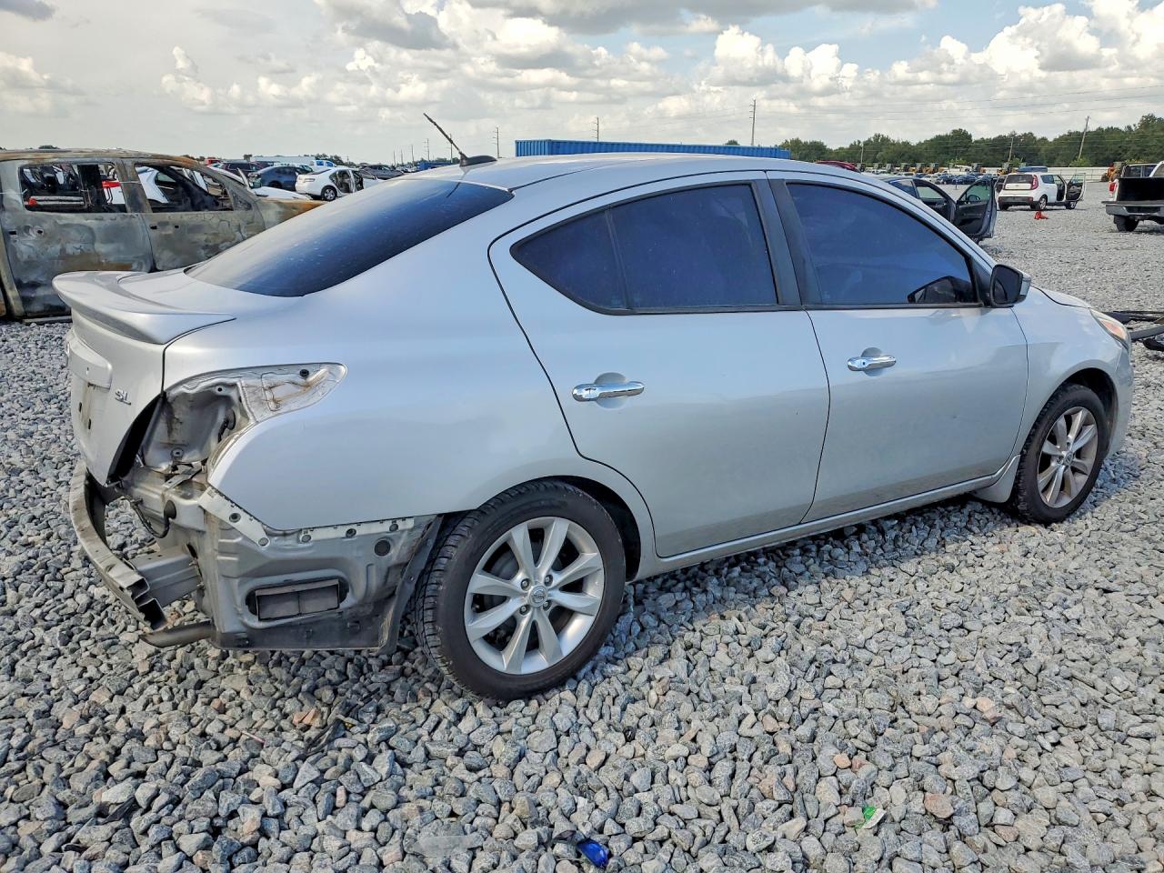 2017 NISSAN VERSA 1.6 SL — снимка 3