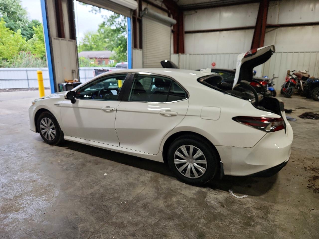 2021 TOYOTA CAMRY LE — снимка 2