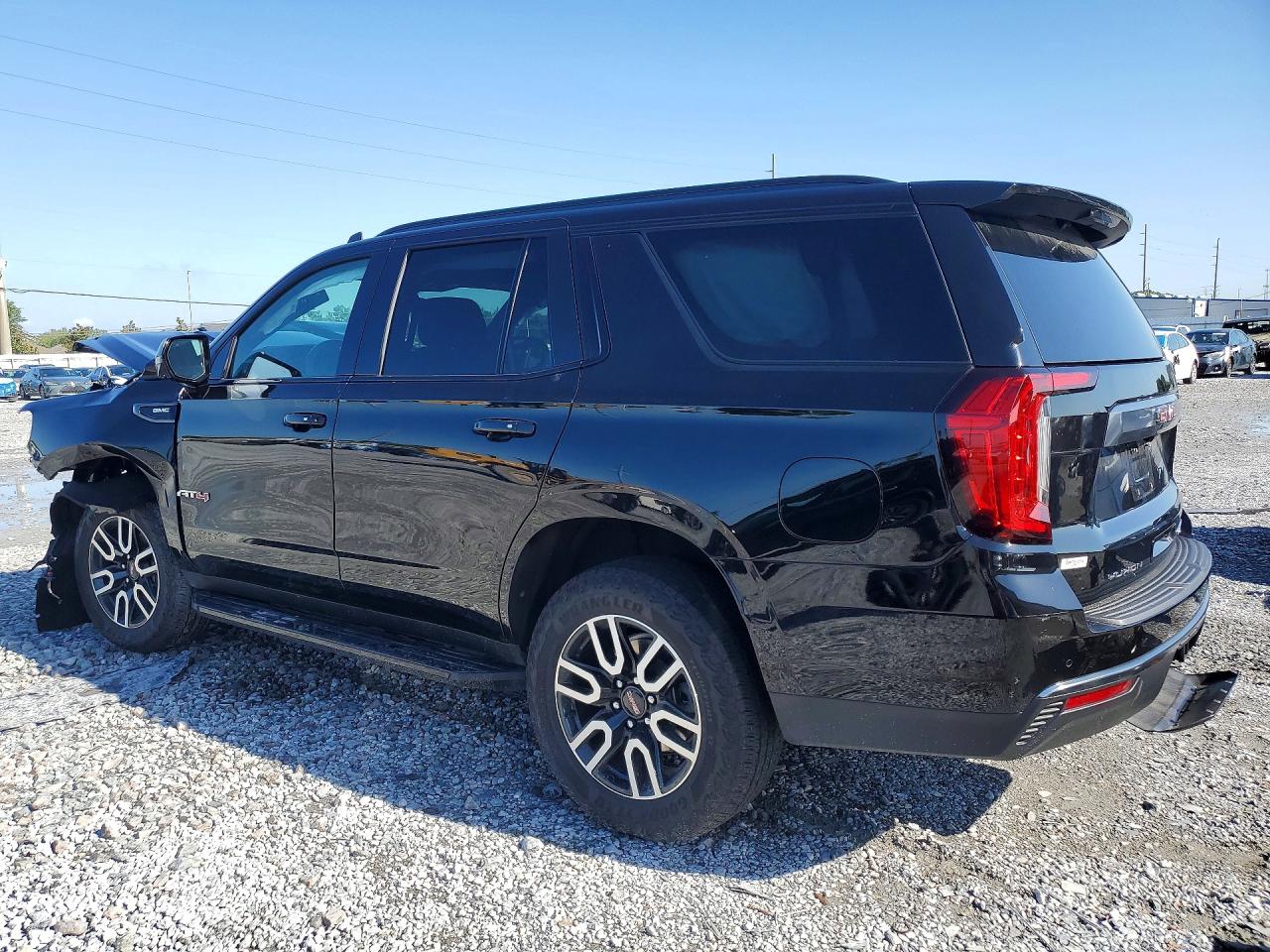 2024 GMC YUKON AT4 — снимка 2