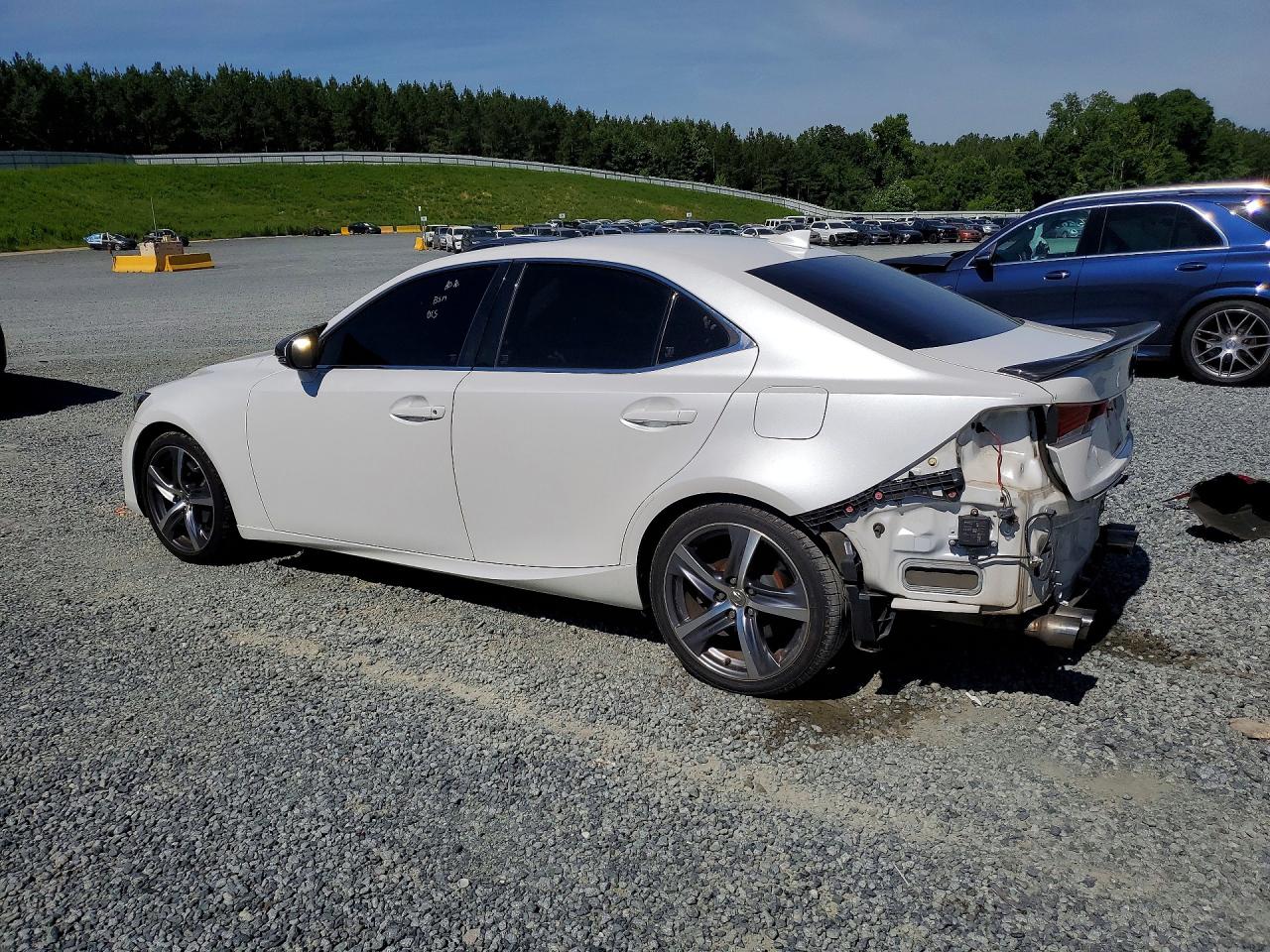 2017 LEXUS IS 300 — снимка 2