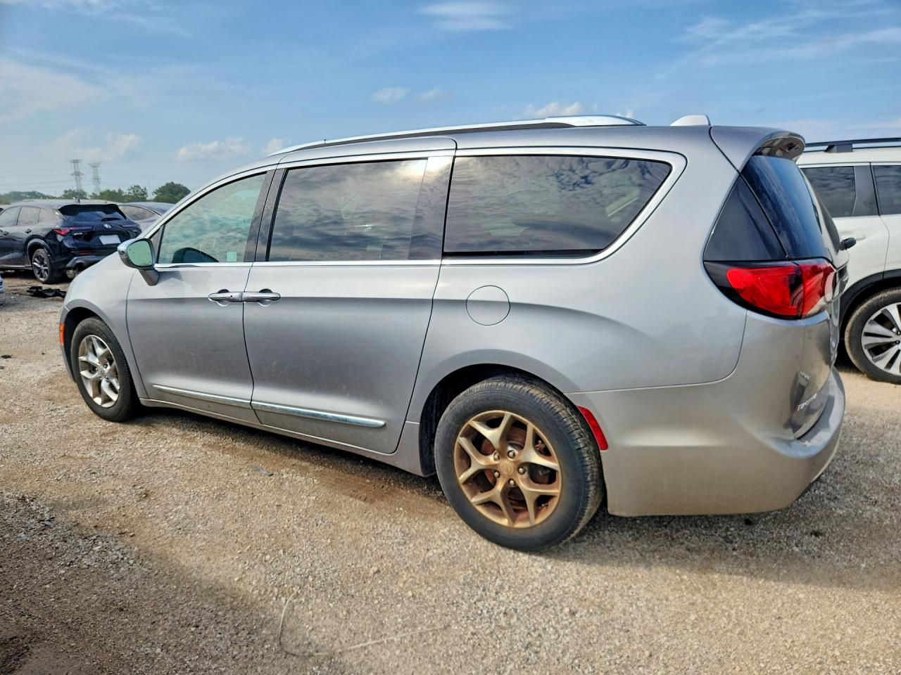 2017 CHRYSLER PACIFICA LIMITED — снимка 2