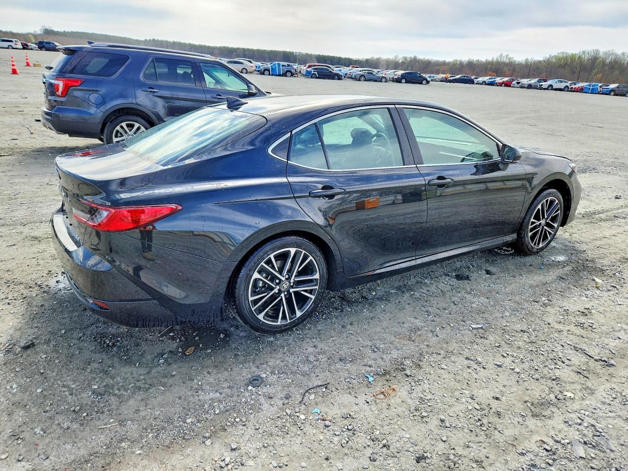 2025 TOYOTA CAMRY XLE — снимка 3