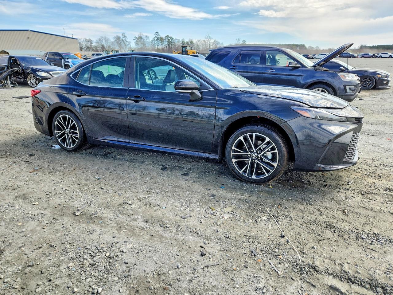 2025 TOYOTA CAMRY XLE — снимка 4