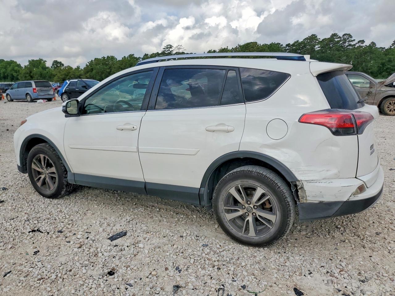 2016 TOYOTA RAV4 XLE — снимка 2