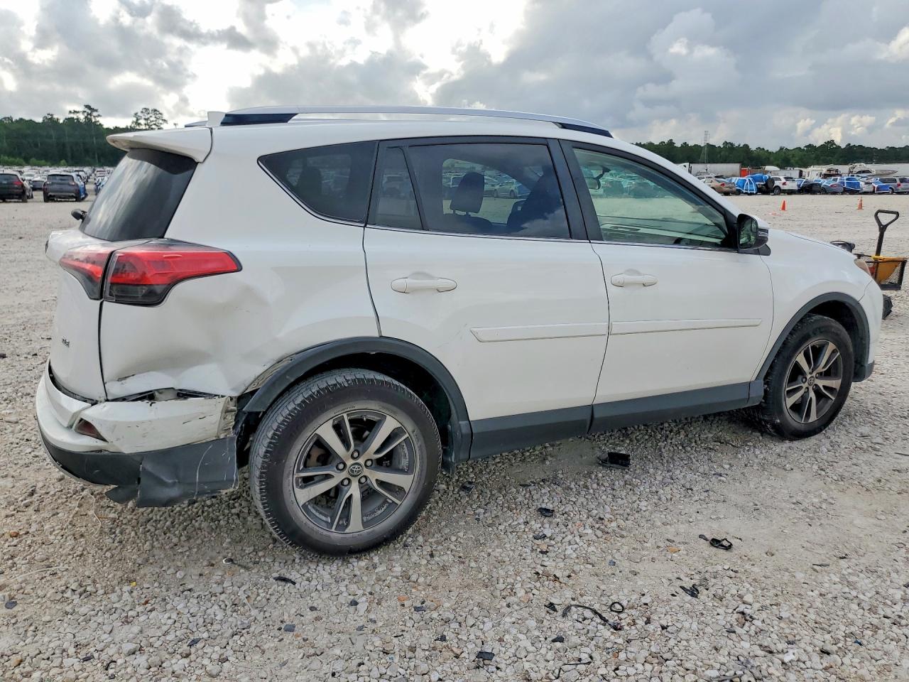 2016 TOYOTA RAV4 XLE — снимка 3