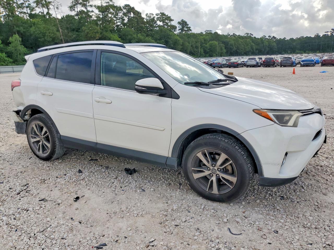 2016 TOYOTA RAV4 XLE — снимка 4