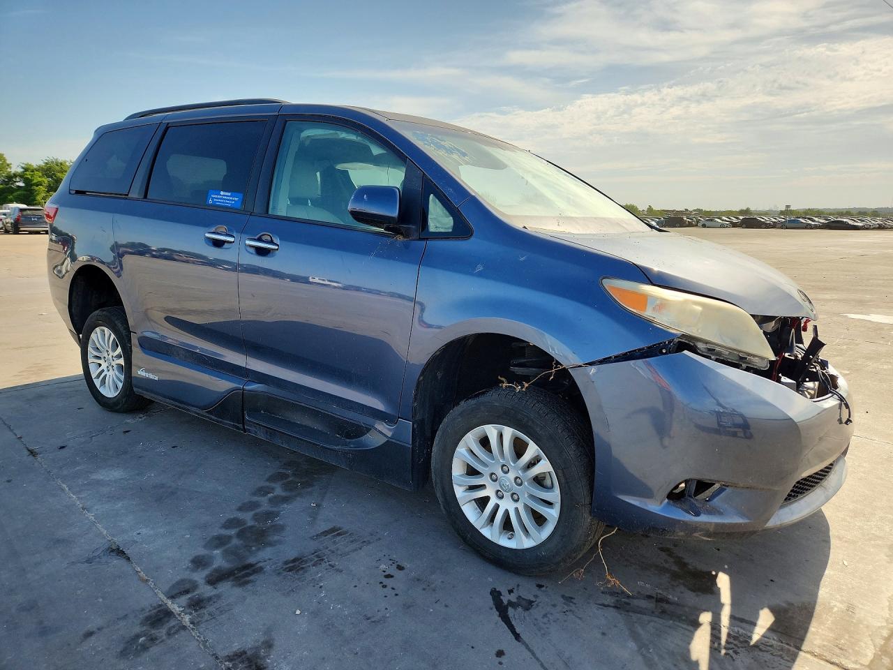2017 TOYOTA SIENNA XLE 8-PASSENGER — снимка 4