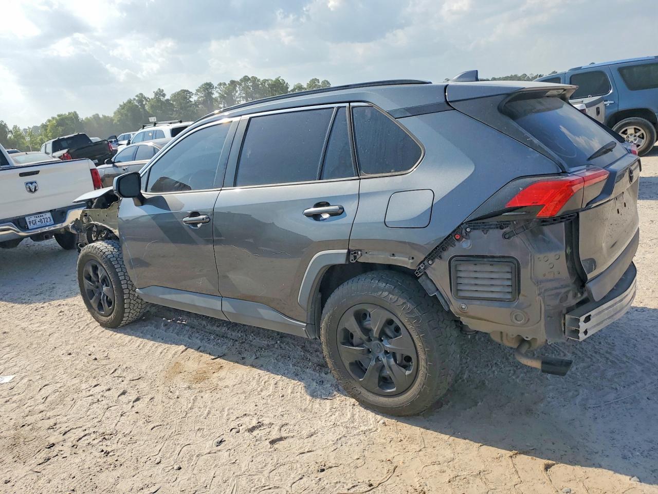 2019 TOYOTA RAV4 LE — снимка 2