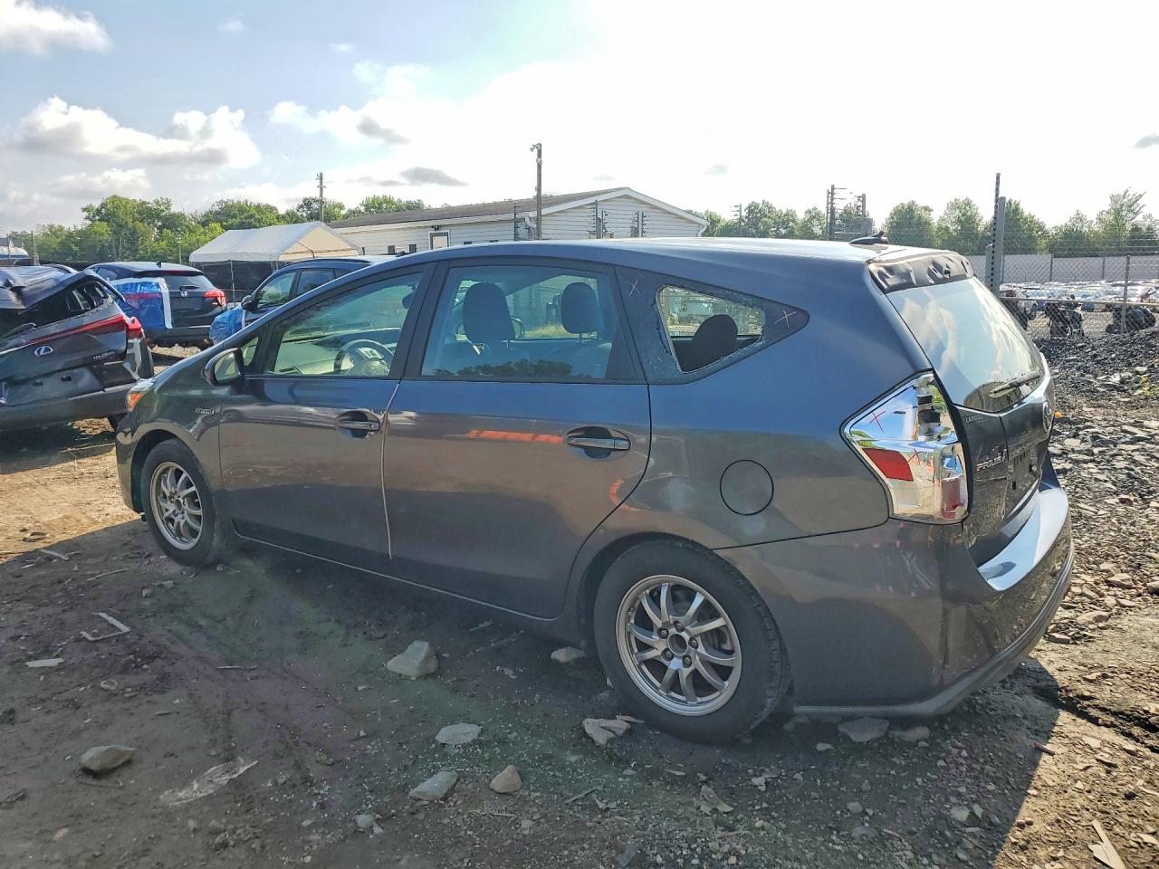 2015 TOYOTA PRIUS V THREE — снимка 2