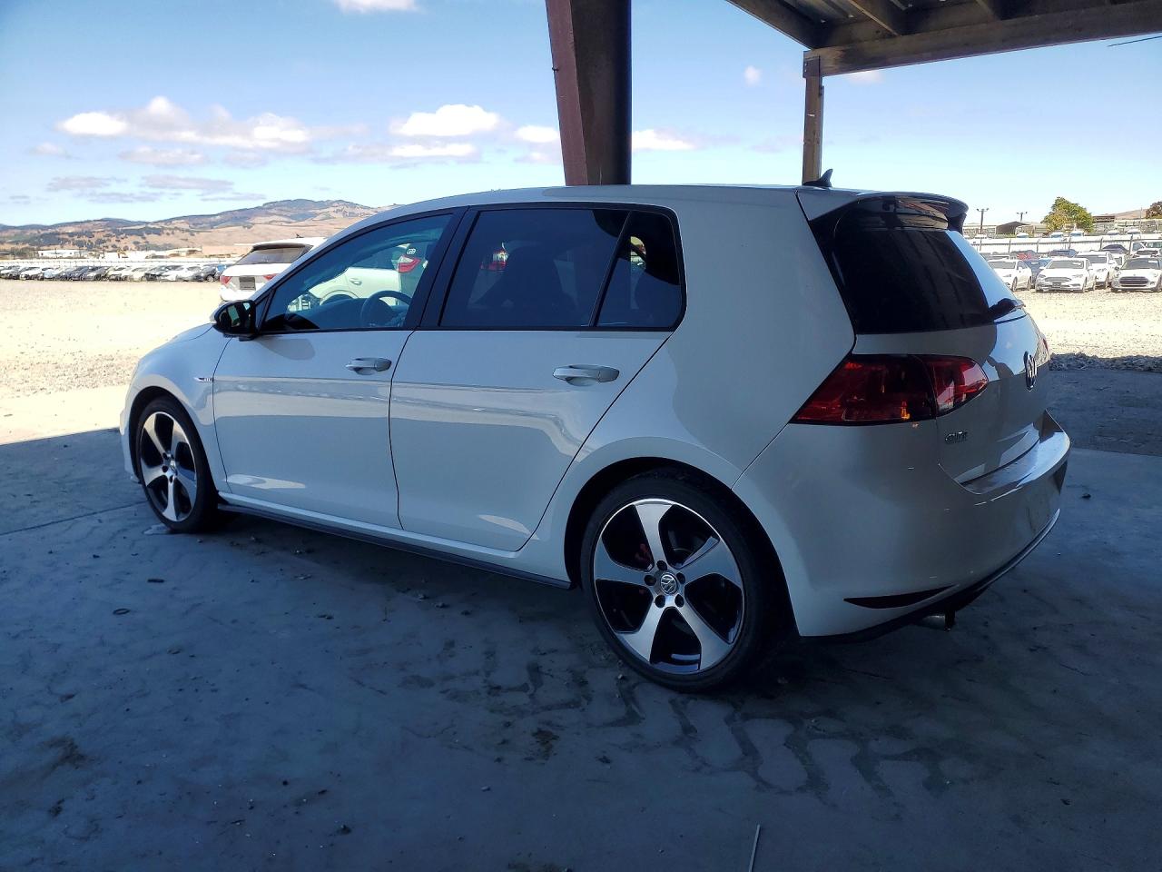 2016 VOLKSWAGEN GTI S/SE — снимка 2