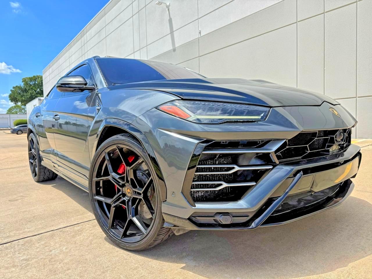 2019 LAMBORGHINI URUS