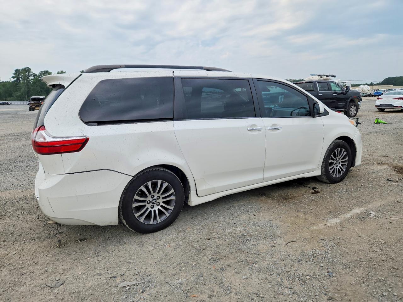2019 TOYOTA SIENNA XLE 8-PASSENGER — снимка 3