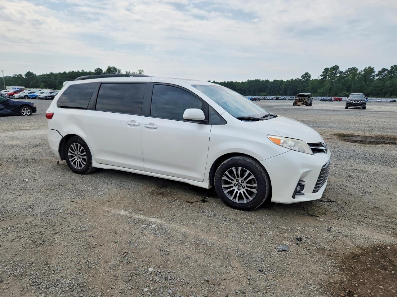 2019 TOYOTA SIENNA XLE 8-PASSENGER — снимка 4