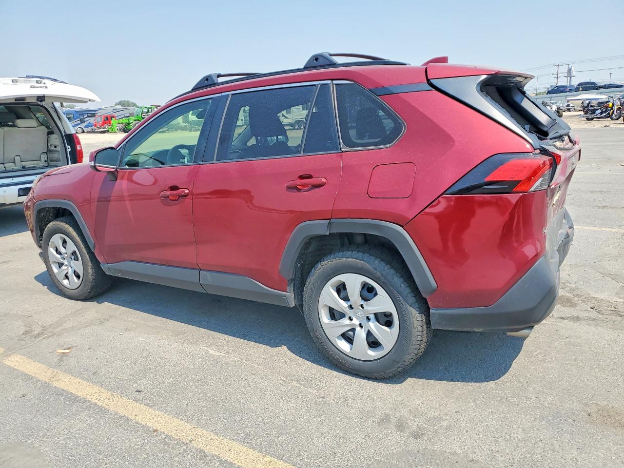 2019 TOYOTA RAV4 LE — снимка 2