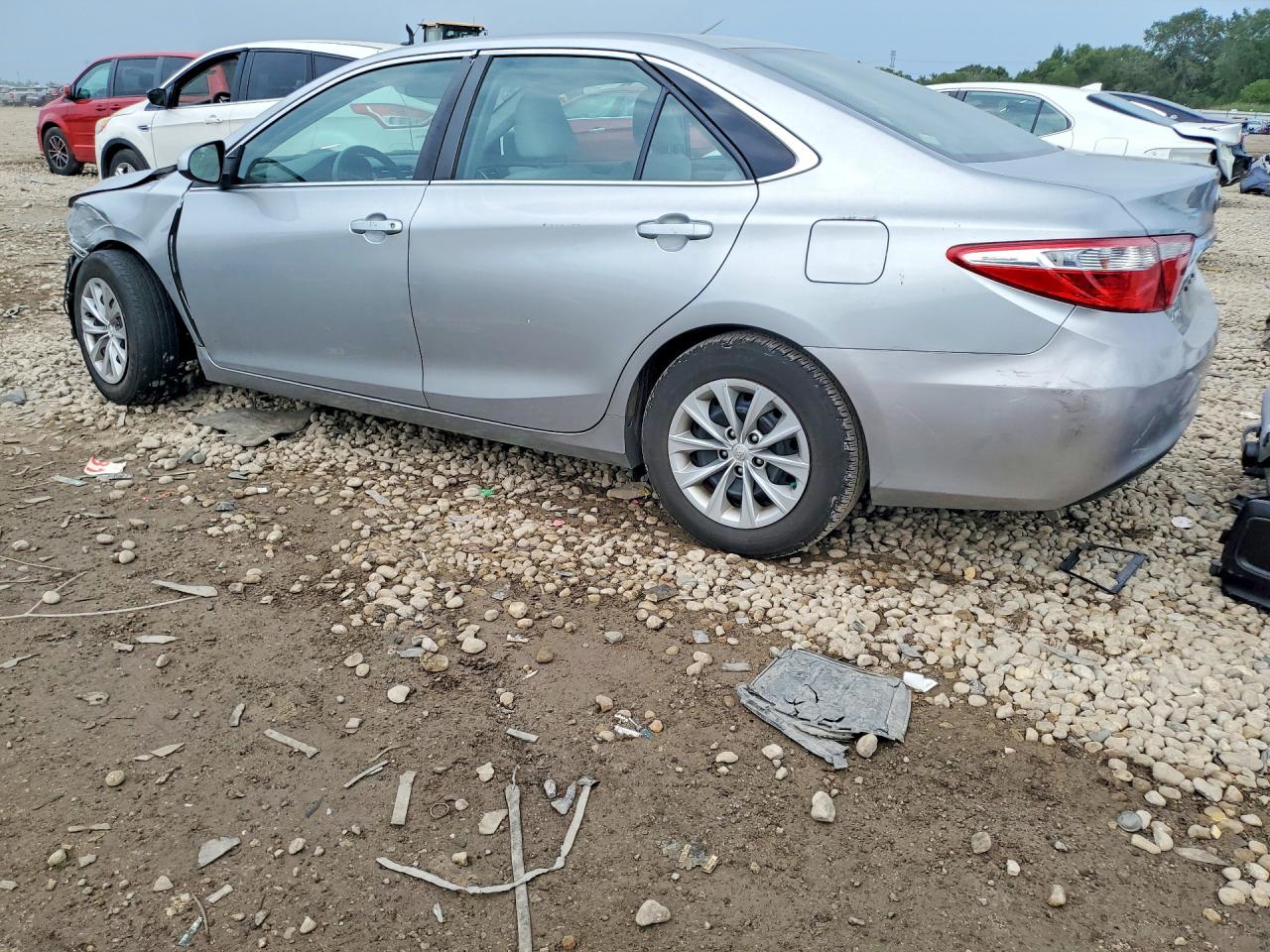 2017 TOYOTA CAMRY LE — снимка 2