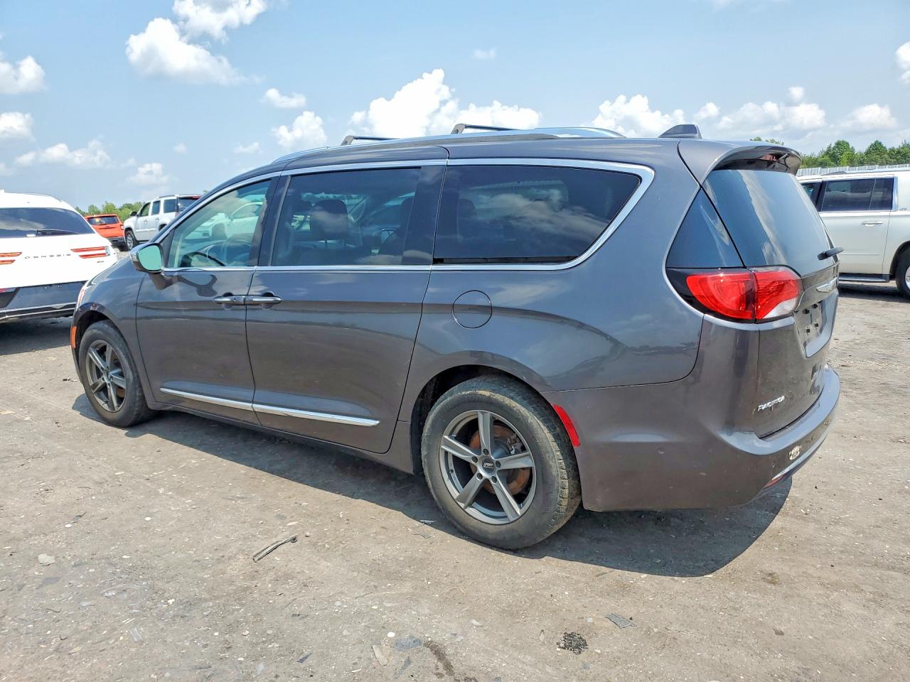 2017 CHRYSLER PACIFICA LIMITED — снимка 2