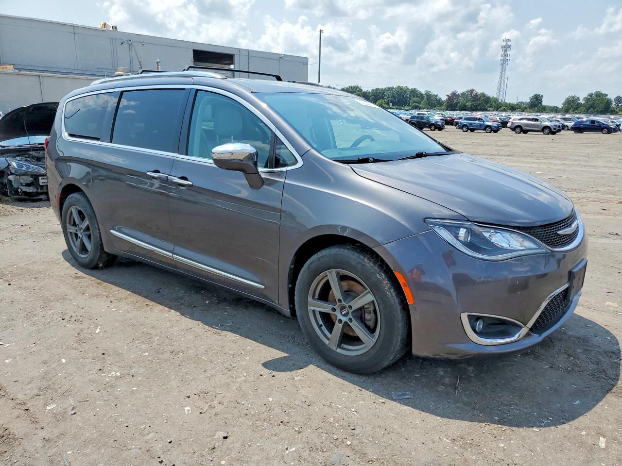 2017 CHRYSLER PACIFICA LIMITED — снимка 4