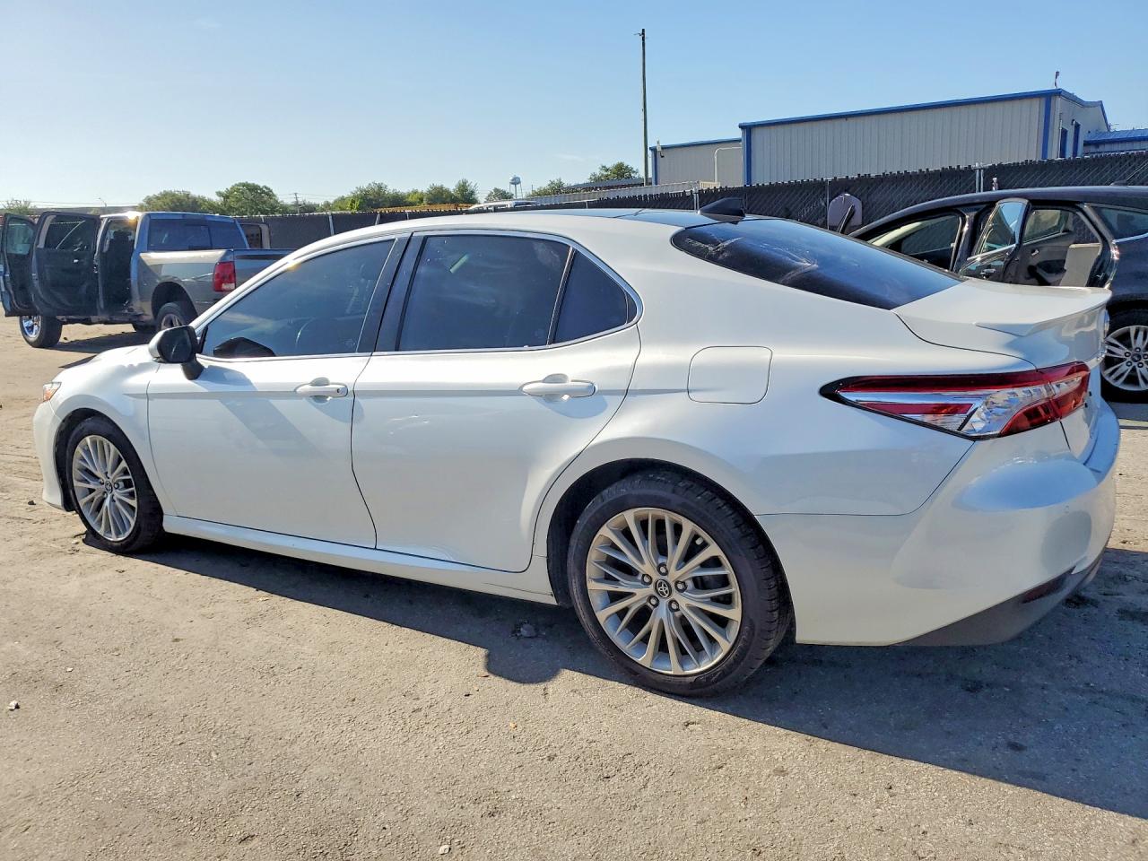 2018 TOYOTA CAMRY XLE — снимка 2