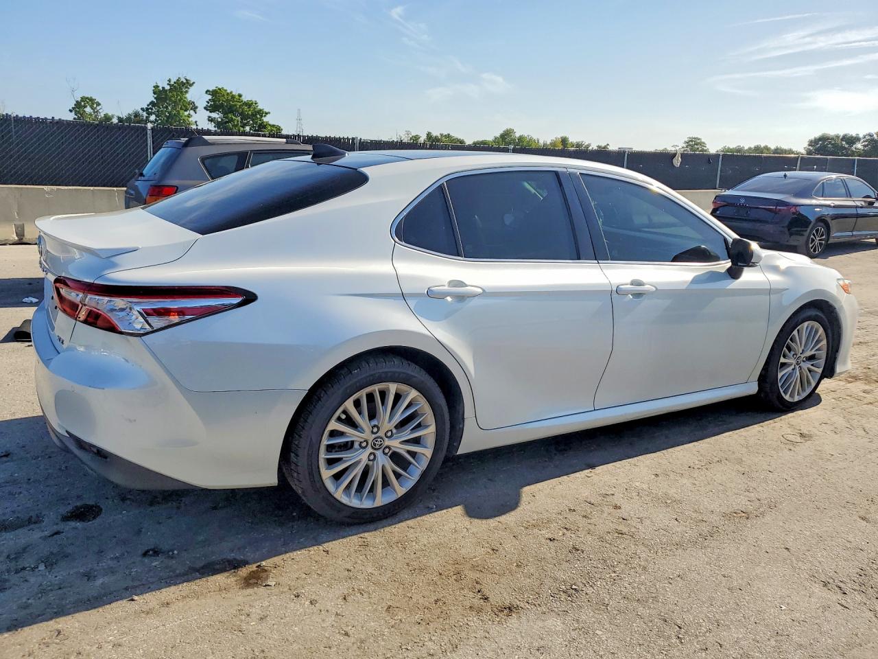 2018 TOYOTA CAMRY XLE — снимка 3