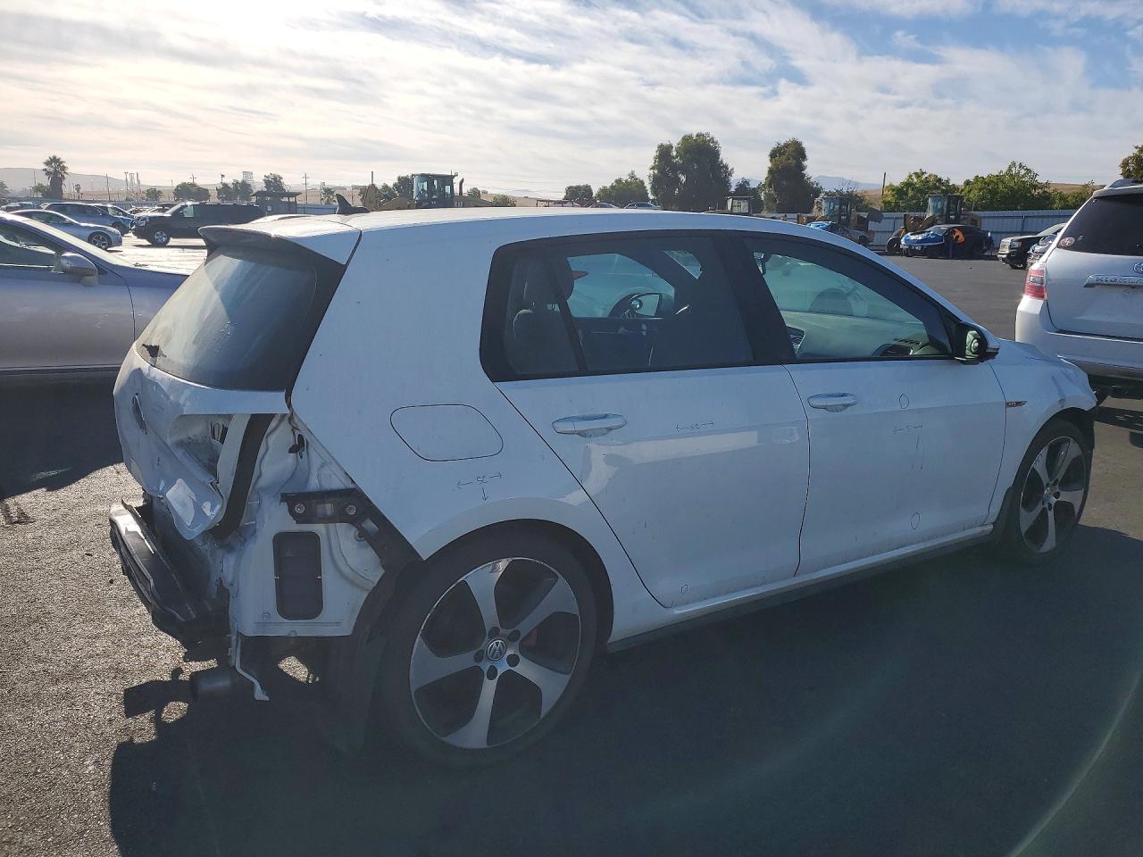 2017 VOLKSWAGEN GTI S — снимка 3