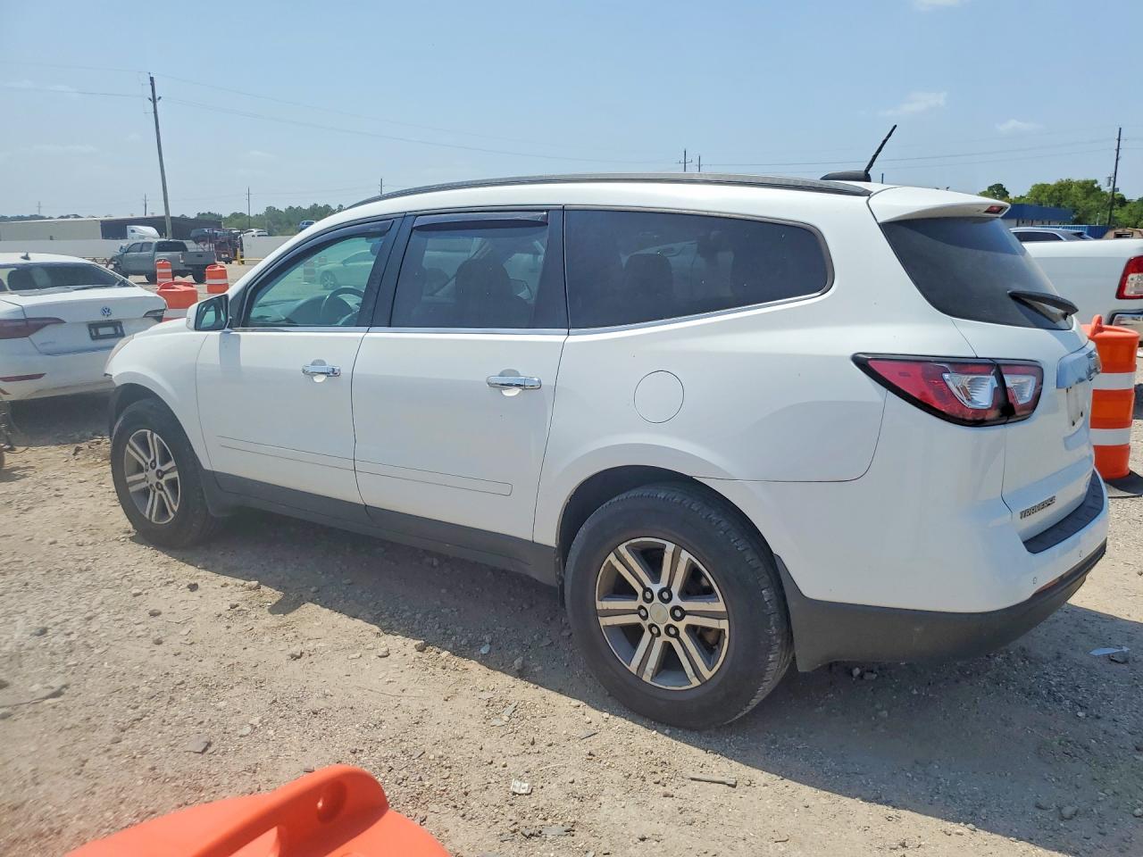 2017 CHEVROLET TRAVERSE LT — снимка 2