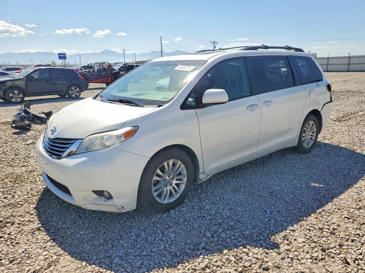 2017 TOYOTA SIENNA XLE 8-PASSENGER