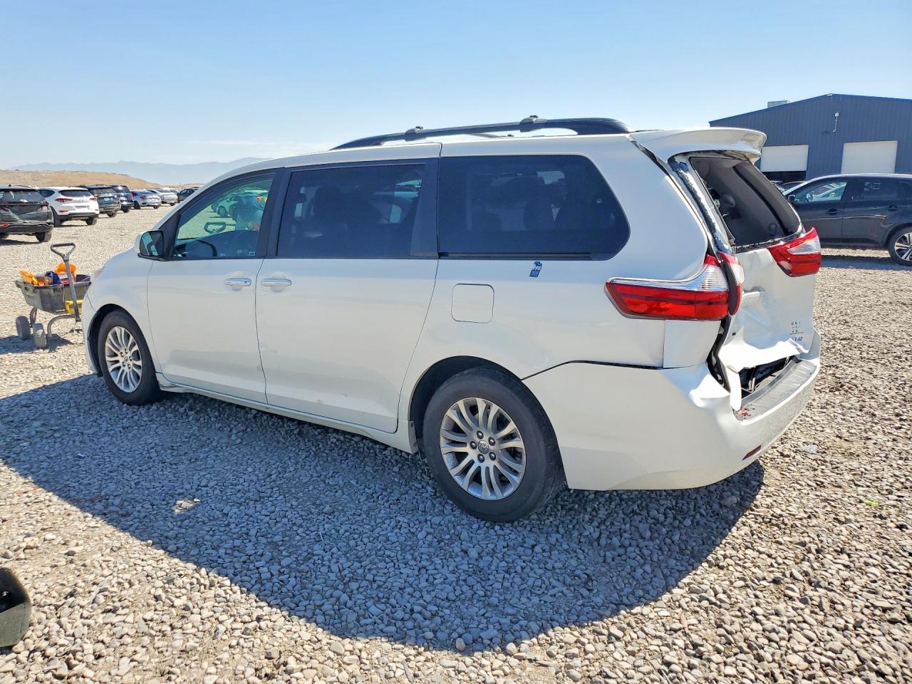 2017 TOYOTA SIENNA XLE 8-PASSENGER — снимка 2